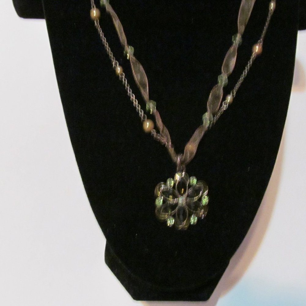 Vintage 1928 green yellow glass bead necklace